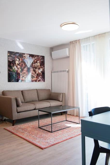 Madrid: A Modern 2-Bedroom Apartment With Parking Sofia Exterior foto